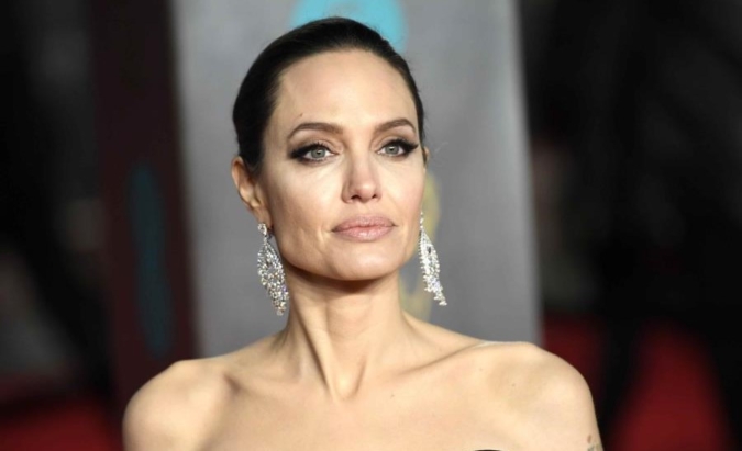 Angelina Jolie Se Desnuda Para La Portada De Una Revista Radio Rumba