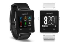 Garmin Vivoactive Smartwatch es todo lo que el corredor, ciclista, nadador, golfista o caminador necesitan: responde llamadas, mide ritmo cardiaco, guarda estadísticas de cada uno de los entrenamientos. Cuenta con una extensa base de datos de campos de golf… y da la hora. Cuidado, Apple Watch.