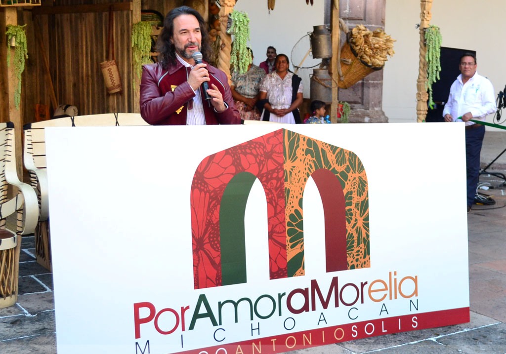 Marco Antonio Solís vuelve a sus raíces musicales con "Por amor a