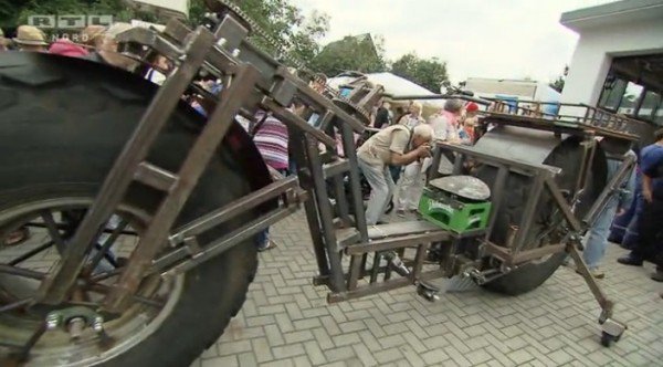 Presentan la bicicleta m s pesada del mundo VIDEO Radio Rumba