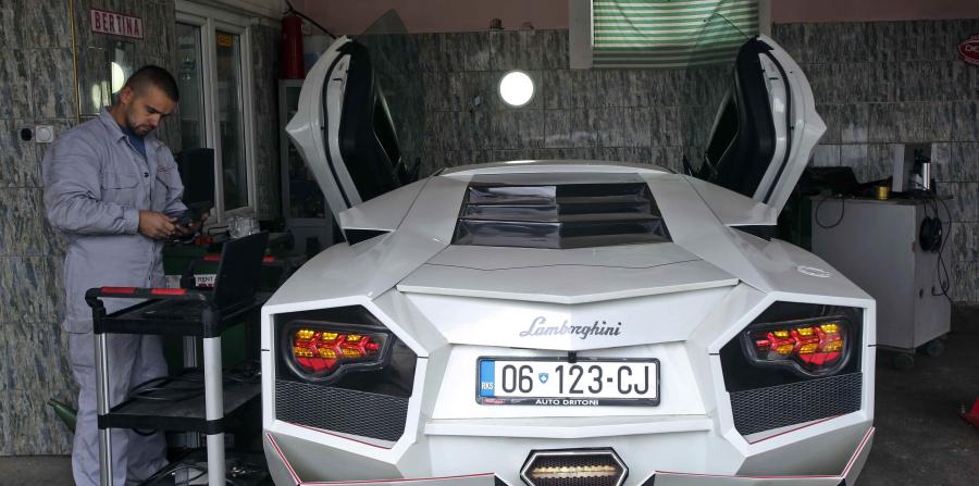 Hombre en Kosovo se construye un Lamborghini - Radio Rumba Network