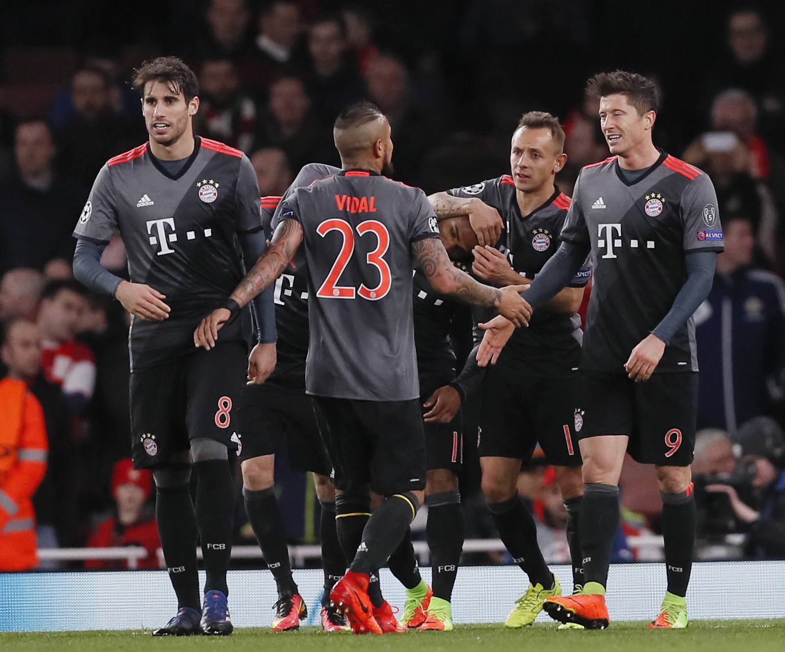 Bayern Munich Aplastó 1 5 Al Arsenal Y Pasó A Los Cuartos De La Champions League Radio Rumba 