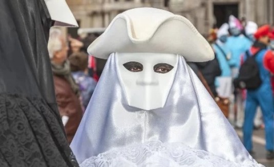 Máscaras, elegancia y destrampe, así es el Carnaval de Venecia